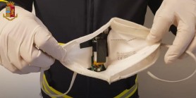Tentativă de fraudă la examenul teoretic pentru permisul auto. Un bărbat și-a pus o cameră video în mască